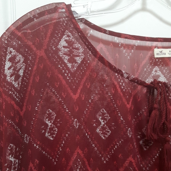 🛍️ Hollister Red patterned blouse - Picture 2 of 5